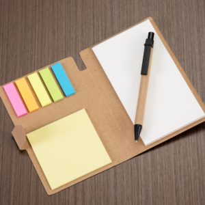 Bloco de anotações personalizado com post-it